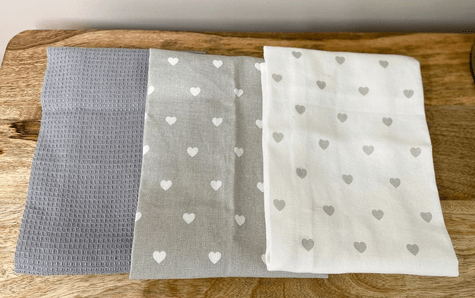 Pack of 3 Kitchen Tea Towels With A Grey Heart Print Design - Price Crash Furniture
