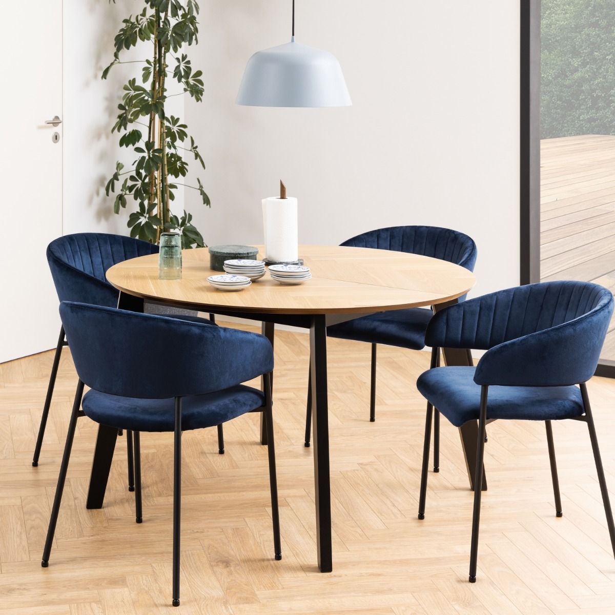 Georgetown Round 6 Seat Dining Table In Oak & Black - Price Crash Furniture