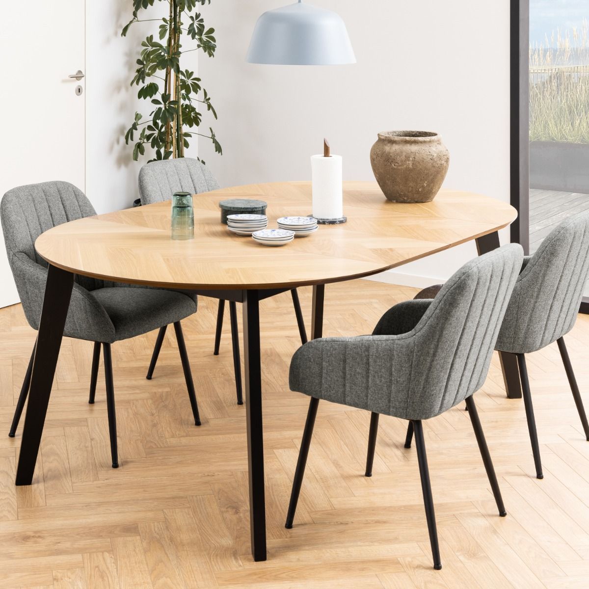 Georgetown Round 6 Seat Dining Table In Oak & Black - Price Crash Furniture