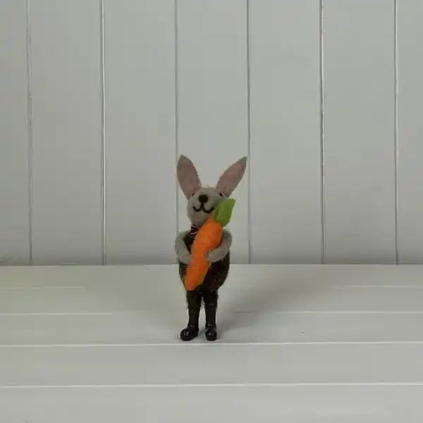 Rabbit Holding a Carrott 6x6x17cm  Weight-24g