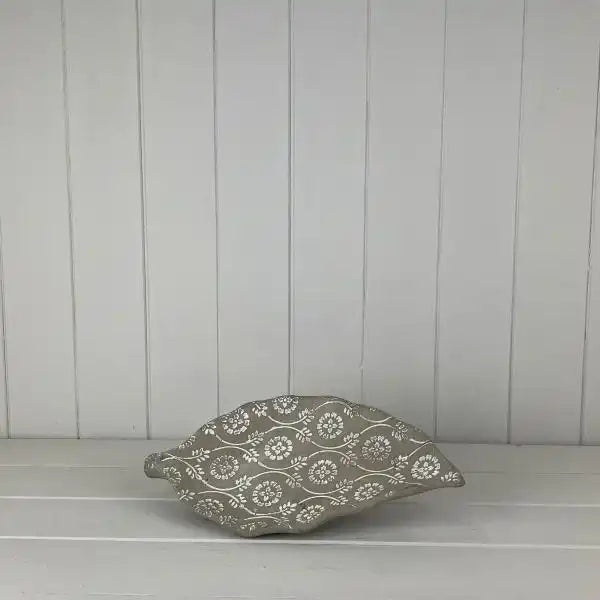 Small Concrete Leaf Dish 31 x 15 x 3