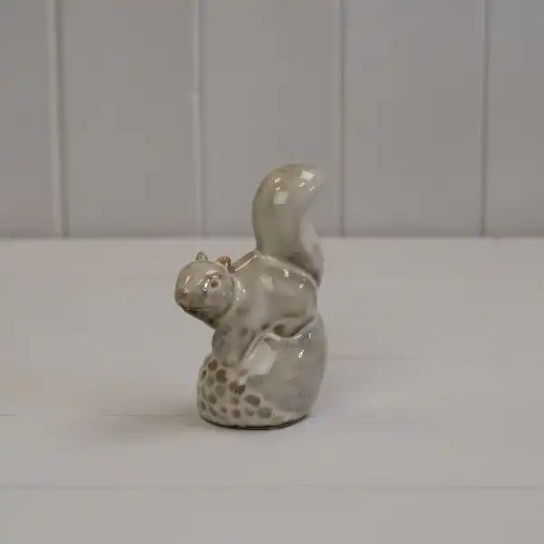 Beige Mottle Ceramic Squirrel Sitting on Acorn Decoration L7xD5xH11.5cm  Weight-179g