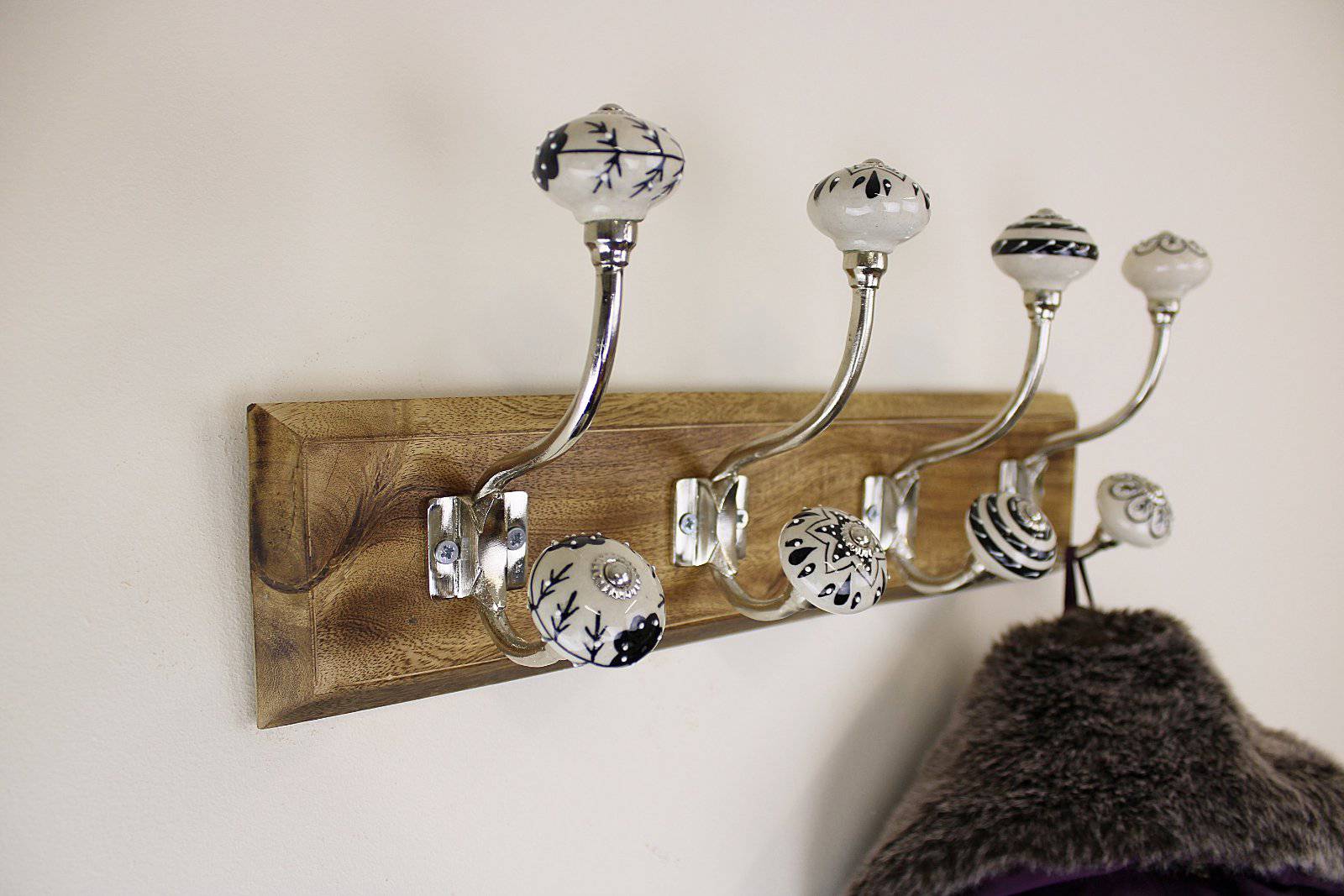 Black & White Ceramic Hooks on Wooden Base - Price Crash Furniture