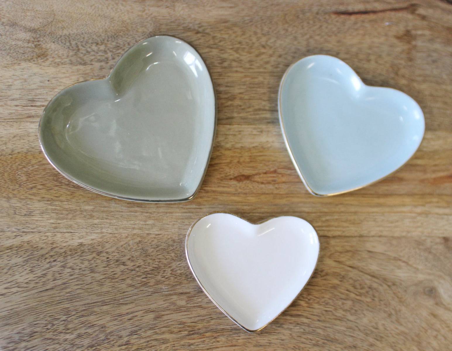 Set Of 3 Heart Shaped Ceramic Trinket Plates With A Gold Edge - Price Crash Furniture